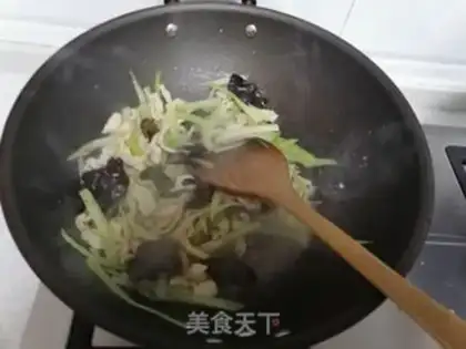 Make Celery chicken fried wood step 4