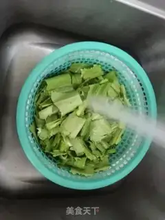 Make Scrambled eggs step 1