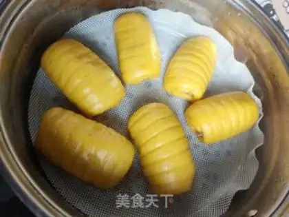 Make caterpillar sausage roll step 15