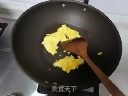 Make Scrambled eggs step 3