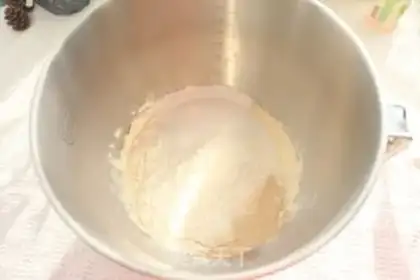 Make Six bean-sand-bread step 1