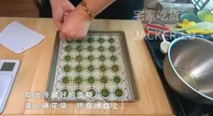 Make Double-coloured crackers step 6