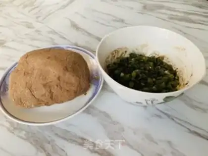 Make Pyramid onions step 1