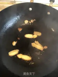 Make Cinnamon fungus mushroom chicken step 2