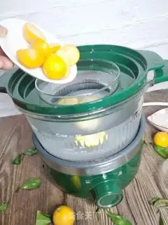 Make Iced sugar and orange tea step 2