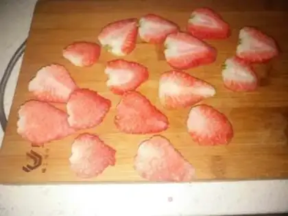 Make Strawberry hearts cake step 30