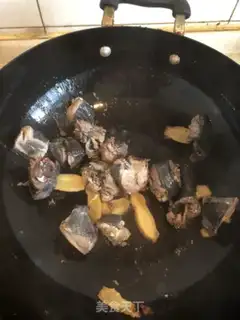Make Cinnamon fungus mushroom chicken step 3