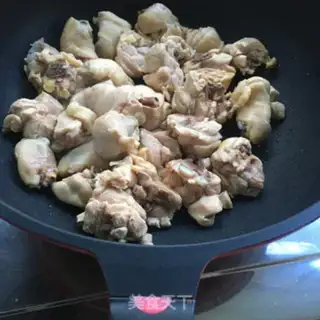 Make Wine and chicken legs and vegetables step 5