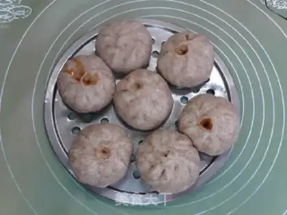 Make Mushroom beef, black wheat bun step 17