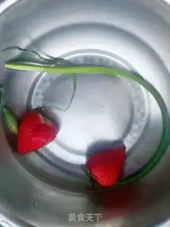 Make Strawberry garlic roses step 0