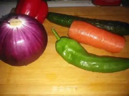 Make The cucumber onion makes carrots step 1
