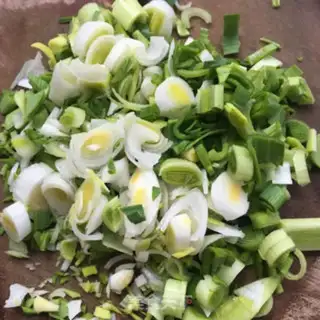 Make Garlic fried eggs step 1