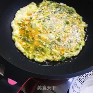 Make Garlic fried eggs step 4