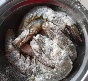 Make Spicy and back shrimp step 1