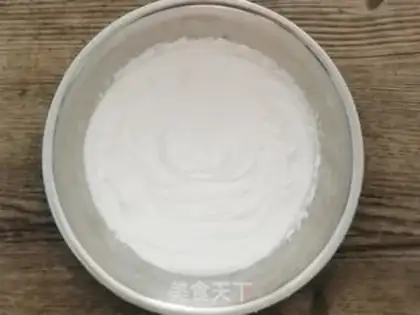 Make Strawberry Mango Snowmen step 1