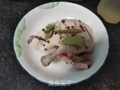 Make A roasted duck leg with pepper salt step 1