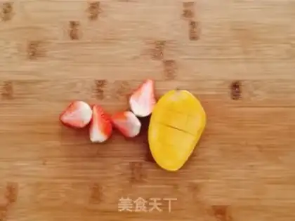 Make Strawberry Mango Snowmen step 2