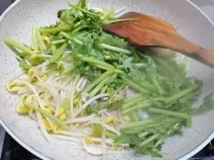 Make Soybeans sprouts, guacamole step 4
