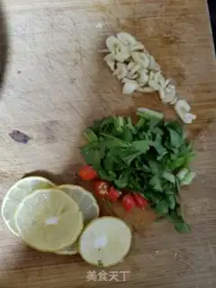 Make Thai lemon shrimp step 1