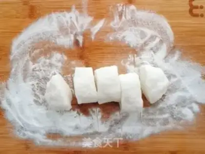 Make Strawberry Mango Snowmen step 4