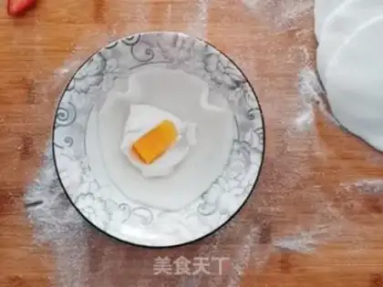 Make Strawberry Mango Snowmen step 7