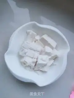 Make Big bone soup, tofu step 1