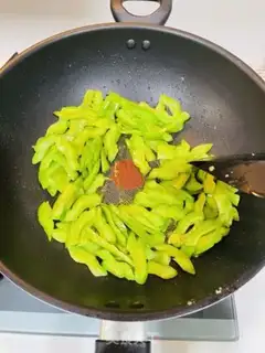 Make Suffering pepper and eggs step 4