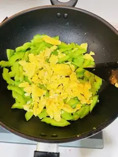 Make Suffering pepper and eggs step 5
