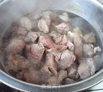 Make Tomato beef soup step 2