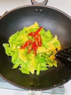 Make Suffering pepper and eggs step 6