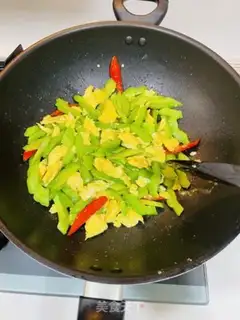 Make Suffering pepper and eggs step 7