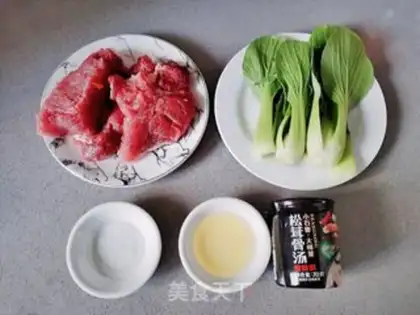 Make Soup gravy egg and pork soup step 0