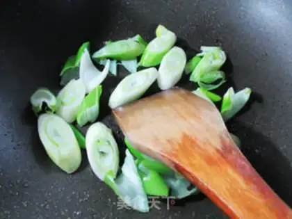 Make Onion fried lamb step 3