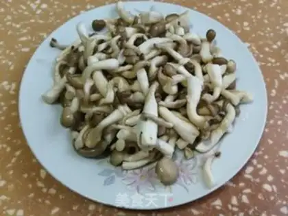 Make Frozen mushroom stewed meatballs step 1
