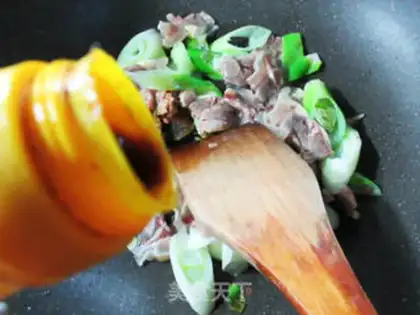 Make Onion fried lamb step 5
