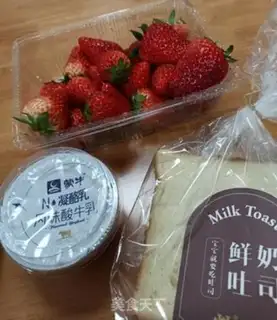 Make Strawberry yogurt toast step 0
