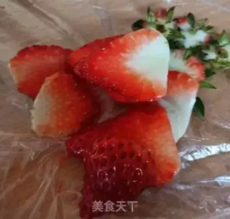 Make Strawberry yogurt toast step 3