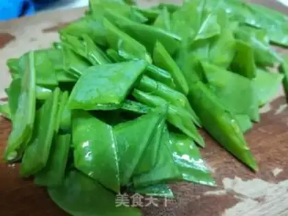 Make Sesame sauce with Dutch beans step 2