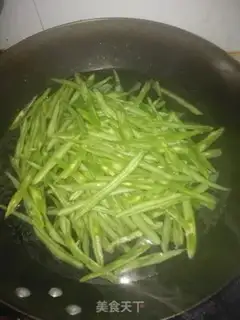 Make Bean petal sauce for four seasons step 1