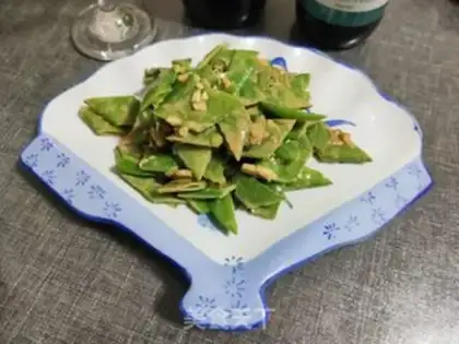 Make Sesame sauce with Dutch beans step 11