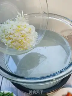 Make Five-colour shrimp congee step 2