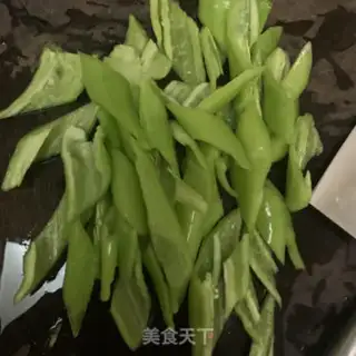 Make The peppers are fried step 1