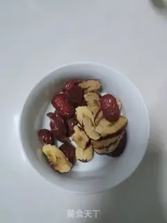 Make "Red dates, black rice, peanut porridge." step 0