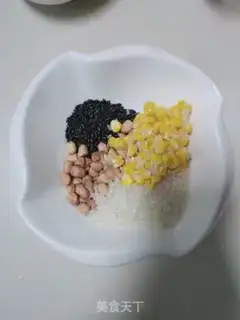 Make "Red dates, black rice, peanut porridge." step 1