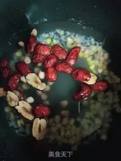 Make "Red dates, black rice, peanut porridge." step 3