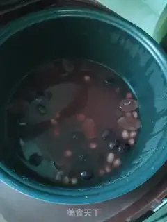 Make "Red dates, black rice, peanut porridge." step 5