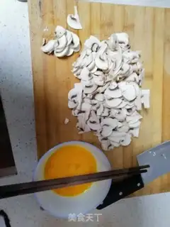 Make Mushroom fried eggs step 1