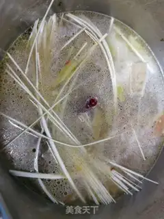 Make Cowtail carrot soup noodles step 3