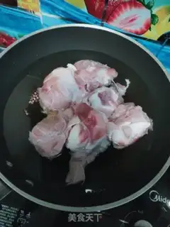 Make A sauerkraut pig bone step 1