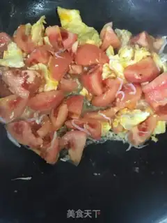 Make Silverfish tomato fried eggs step 4